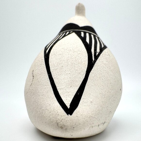 Acoma Pueblo Handcrafted Chino Ceramic Quail Bird Figurine Black & White Pottery - Picture 6 of 7